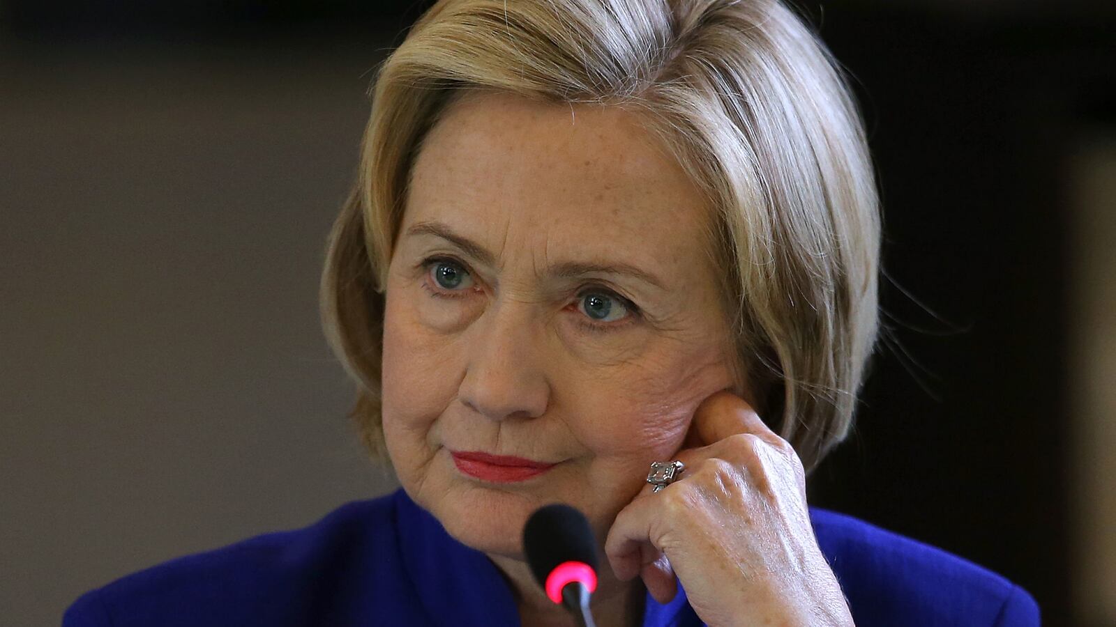 cheats/2014/08/12/clinton-called-obama-after-interview/140812-hillary-cheat_xertz9