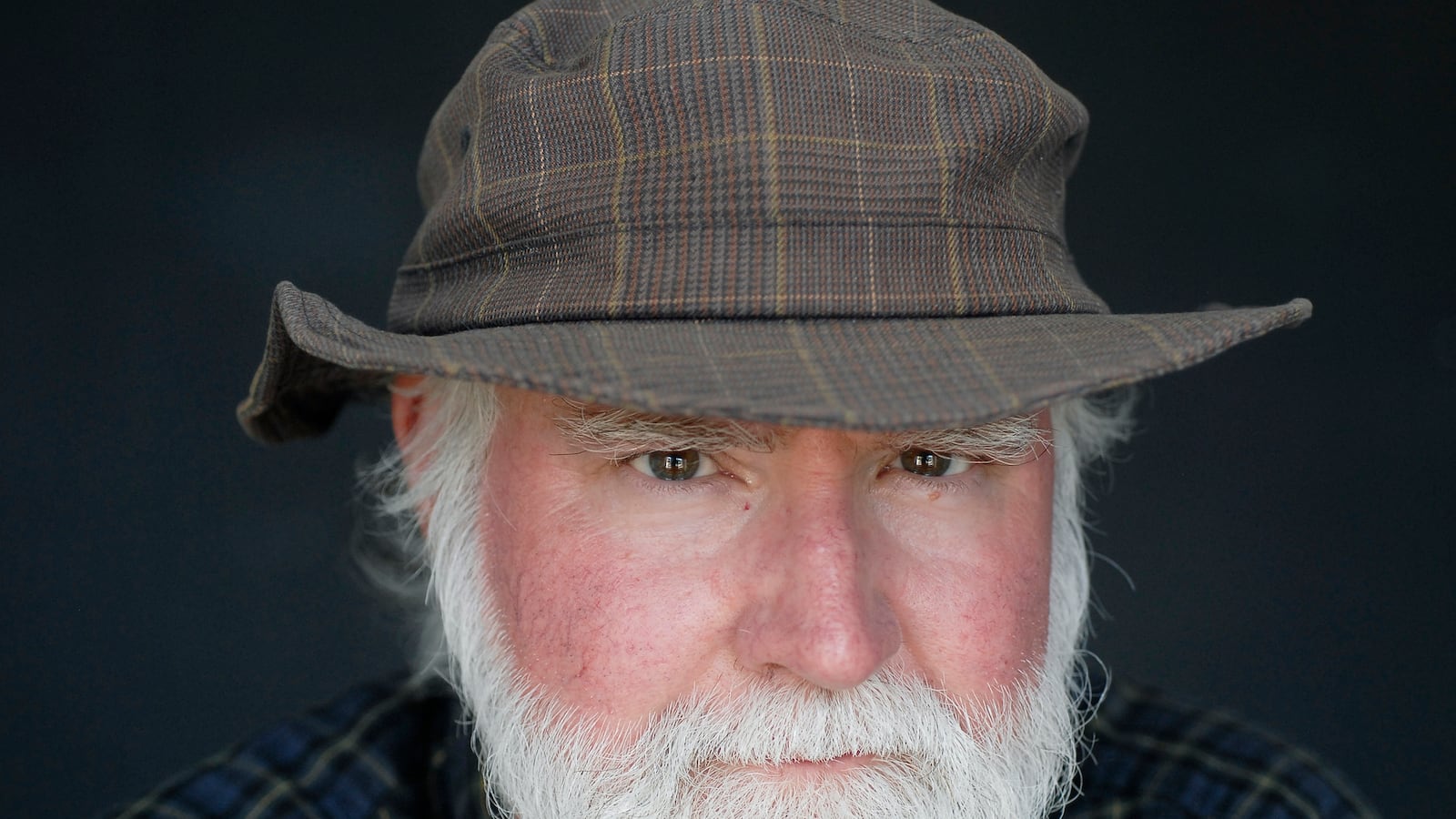 articles/2013/09/11/nicholson-baker-how-i-write/130911-carney-nicholas-how-write-tease-embed_hyotc6