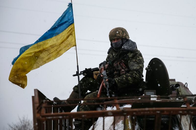 articles/2015/02/17/ukraine-rebels-ignore-ceasefire-near-debaltseve/150217-ukraine-ceasefire3-tease_wledgc