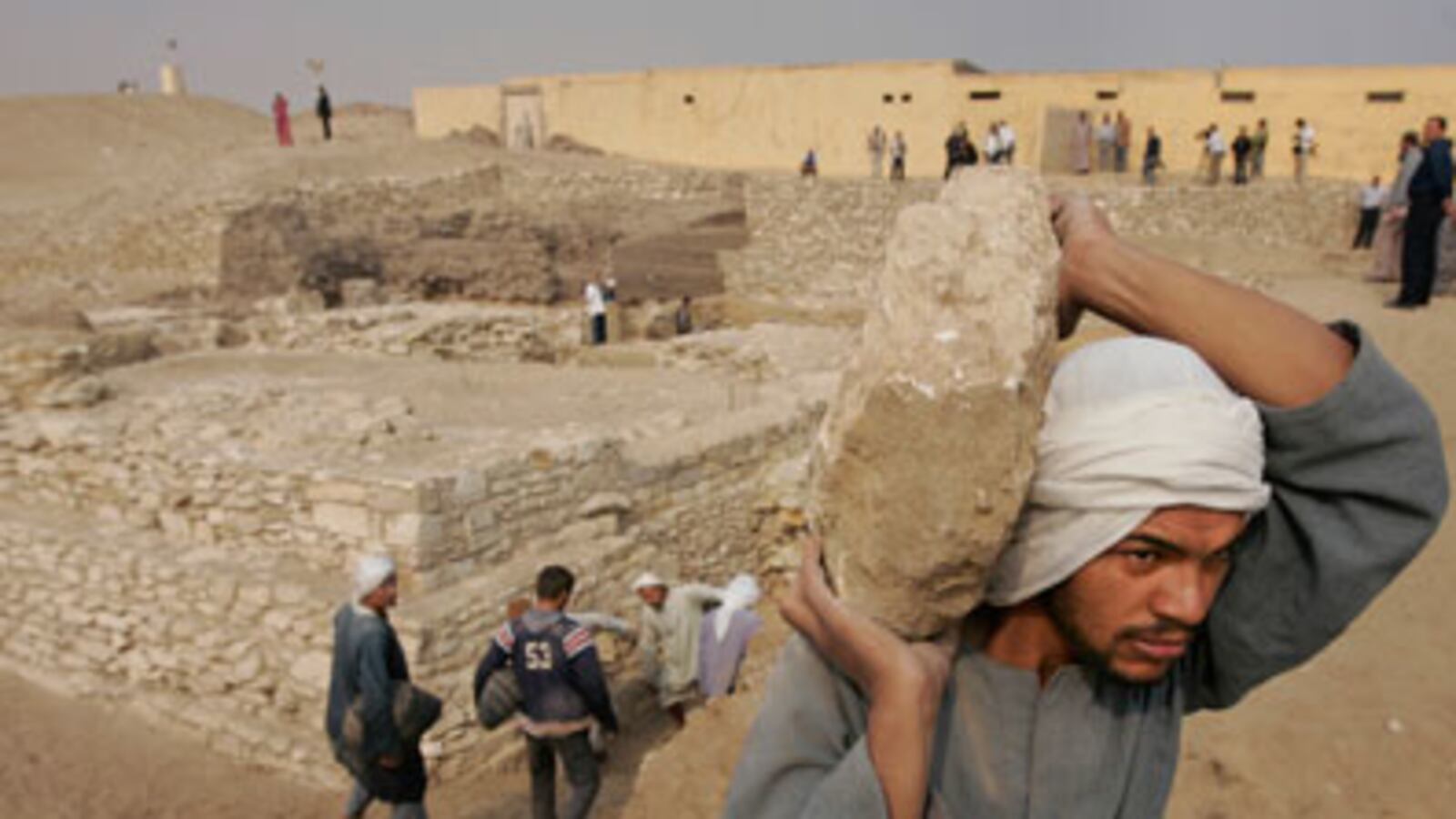 cheats/2008/11/11/egypt-unearths-new-pyramid/new-pyramid_zqwq0u