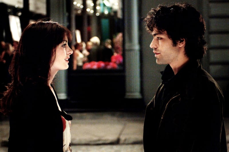 Adrian Grenier and Anne Hathaway in "The Devil Wears Prada"