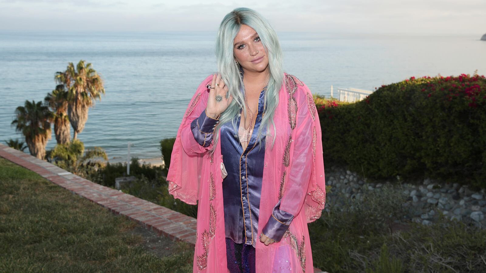 170803-jones-kesha-tease_bc77uh