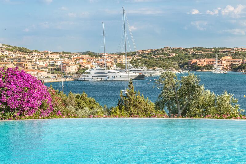 galleries/2014/10/18/omg-i-want-this-house-porto-cervo-italy/141014-omg-villa-forte-porto-11_gtfvf1
