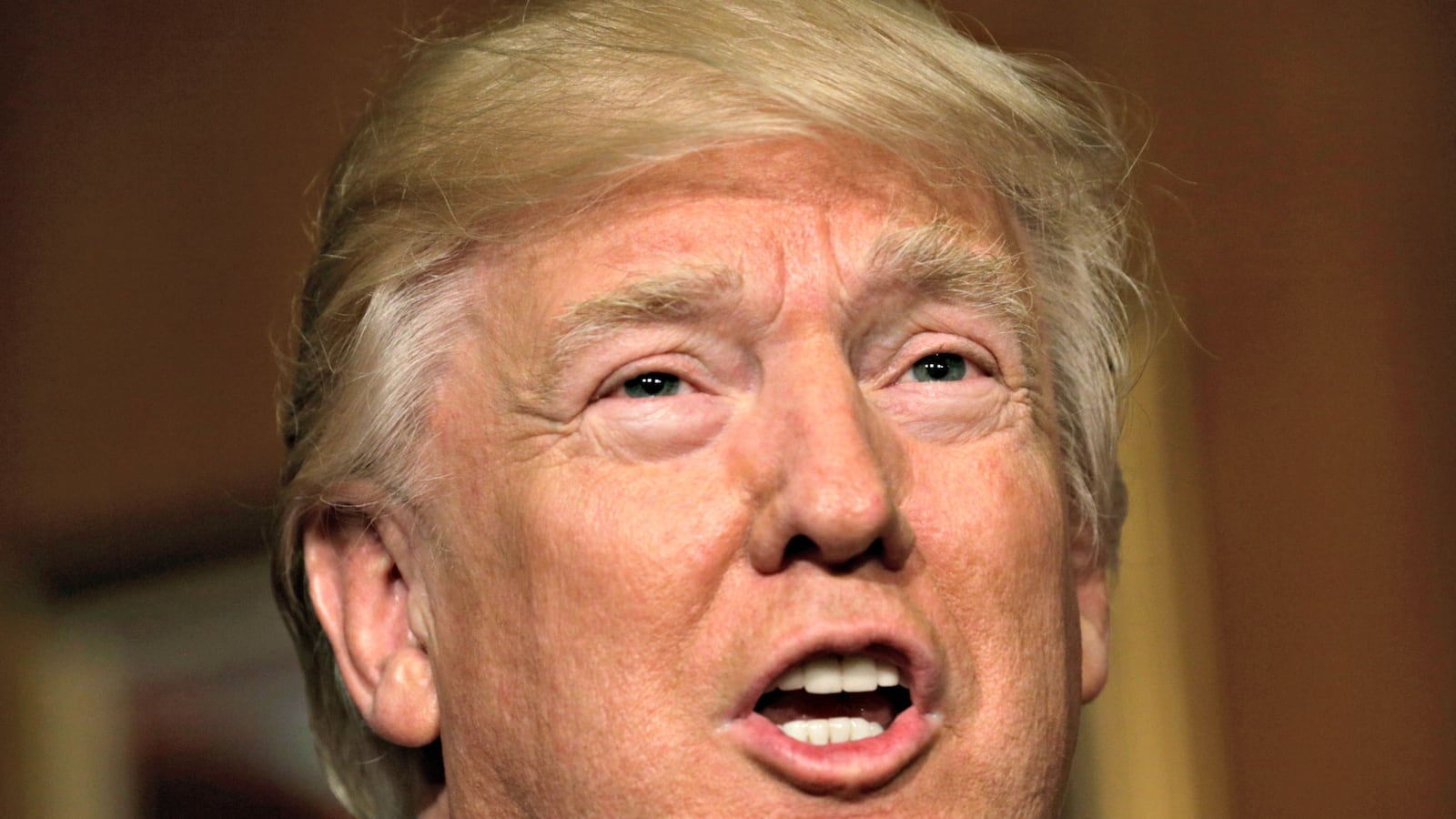 cheats/2017/04/27/trump-huddles-with-drudge-at-white-house/170426-trump-drudge-cheat_xinjks