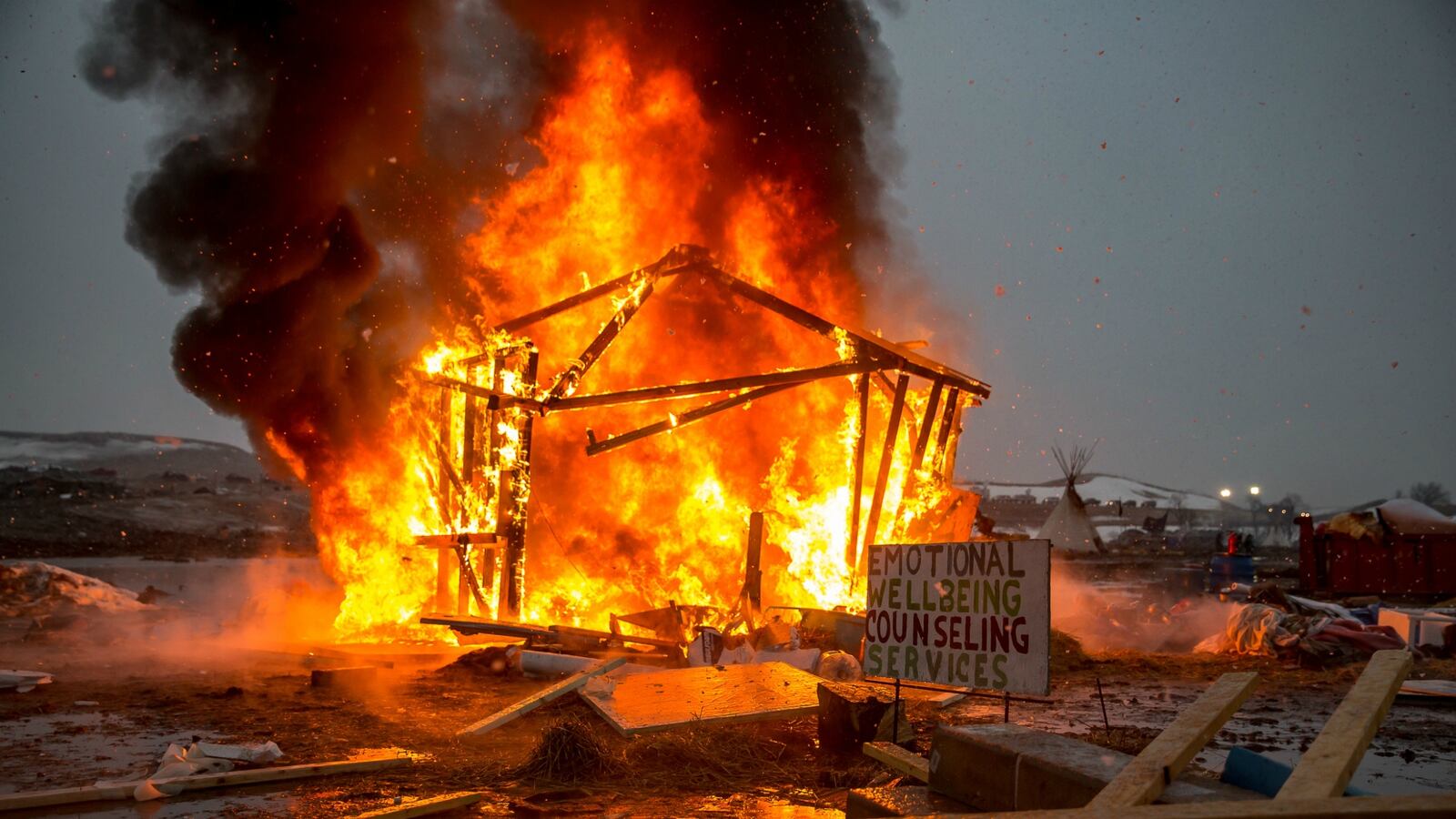 cheats/2017/02/22/u-s-shutting-dakota-access-pipeline-protest-camp/170222-McKnight-OcetisakowinCamp-5_ozbeky