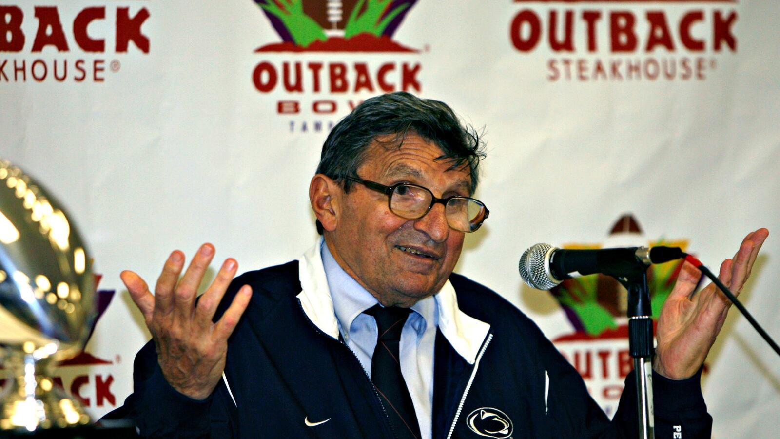 cheats/2016/09/01/penn-state-to-honor-joe-paterno/160901-joe-paterno-cheat_ripzlh