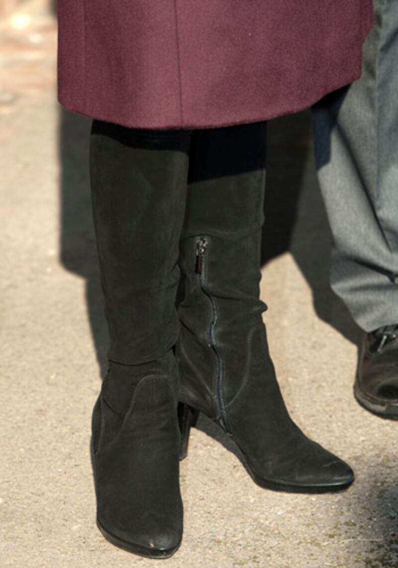 galleries/2012/10/10/hugs-and-kisses-kate-recalls-diana-s-touch-as-she-visits-newcastle/kate-newcastle-gallery3_y7rc0m