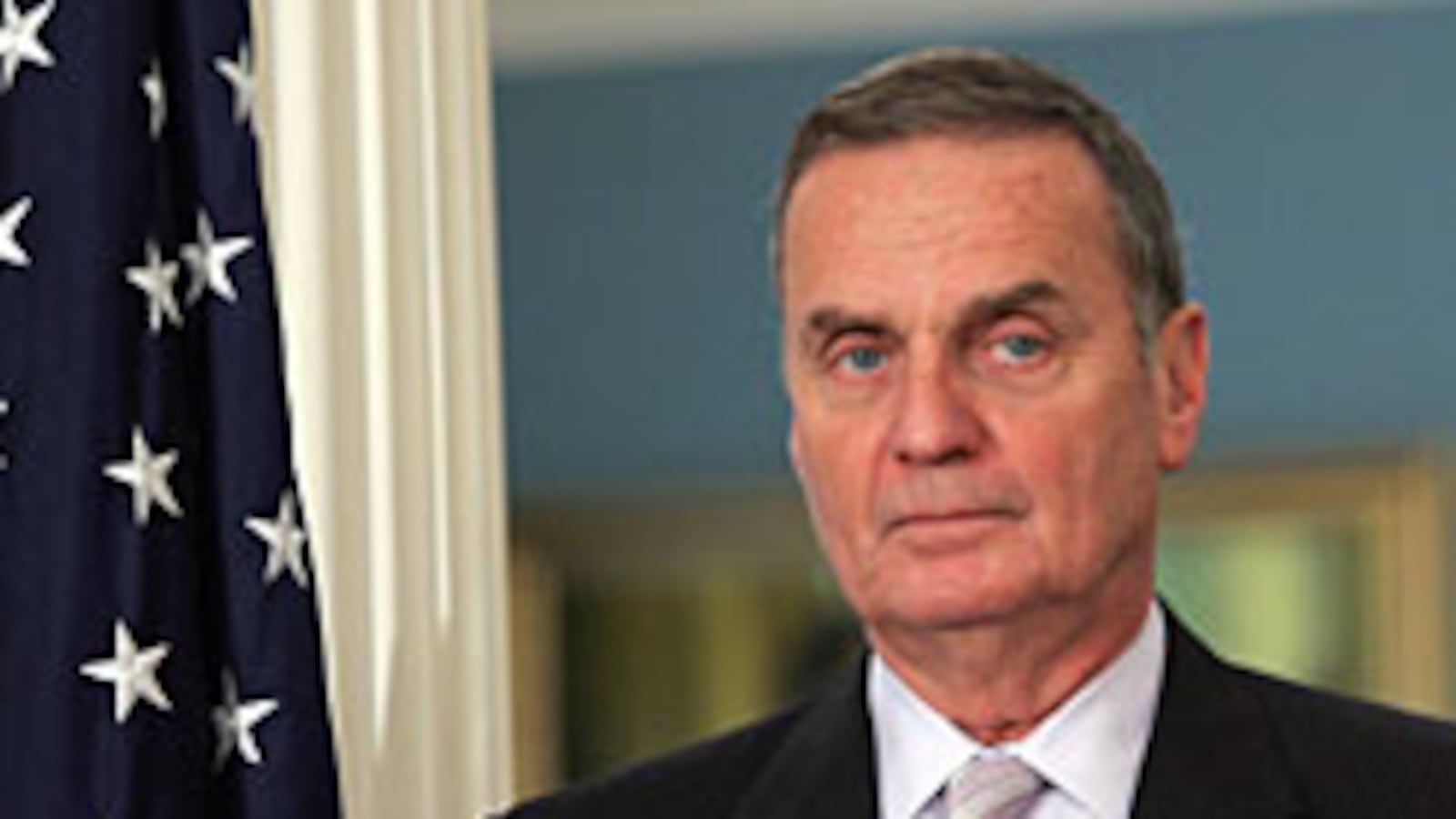 articles/2008/12/05/the-turf-war-brewing-inside-the-white-house/hoyle-general-jones_6658_a45zpl