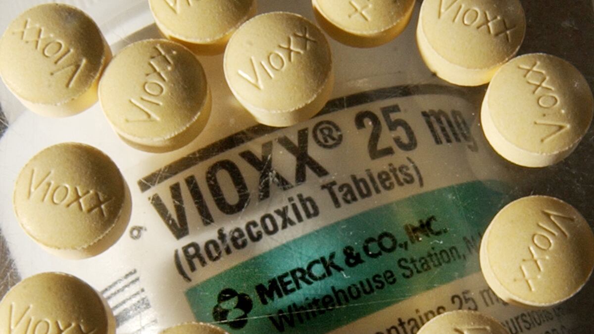 cheats/2011/11/22/merck-to-pay-950m/merck-vioxx-suit-cheat_uibzju