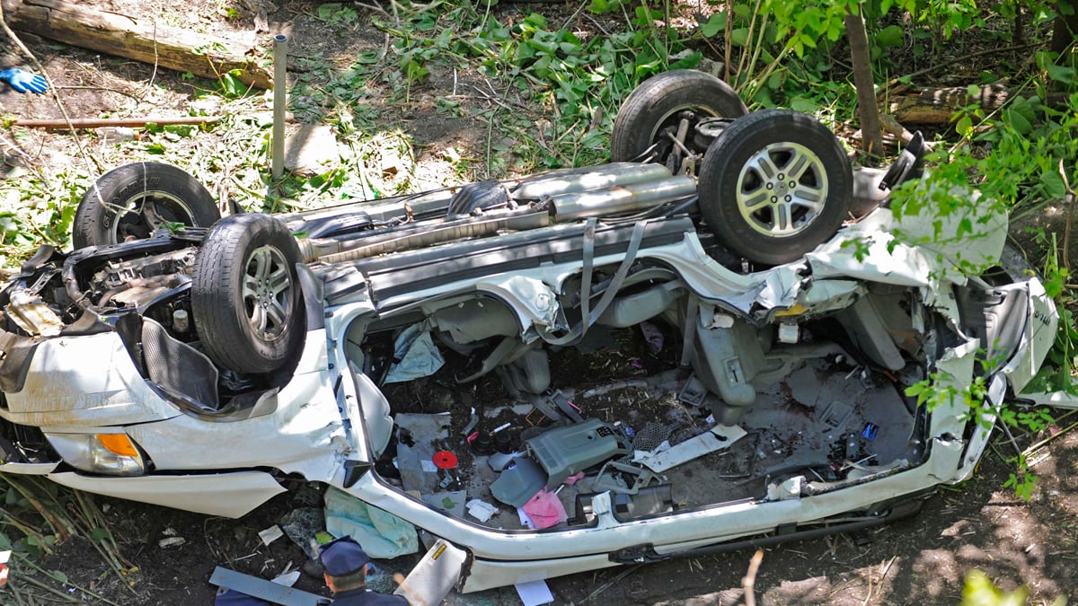 cheats/2012/04/29/seven-killed-after-bronx-zoo-crash/bronx-zoo-van-crash-teaser_fbekud