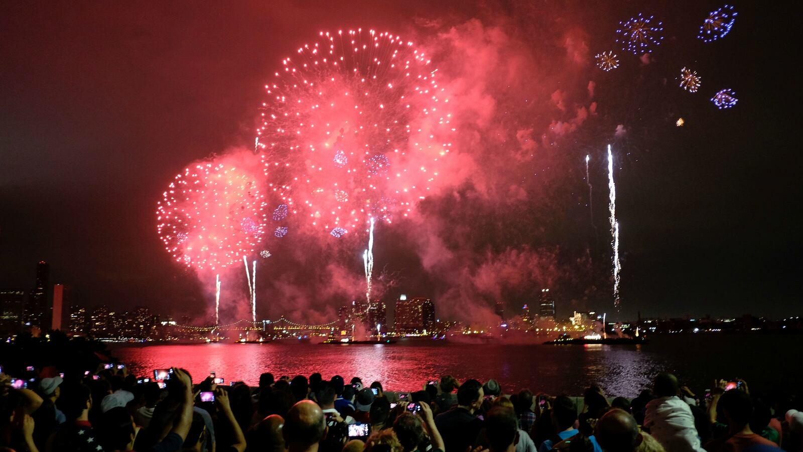 170704-Jones-macysfireworks-hero_txm3es