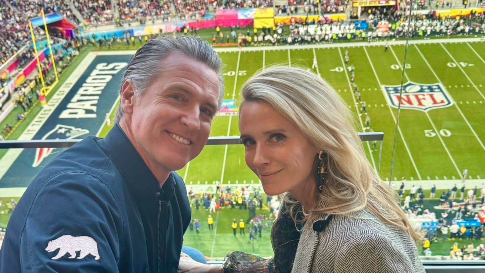 Newsom at the game with his wife, Jennifer Siebel Newsom.