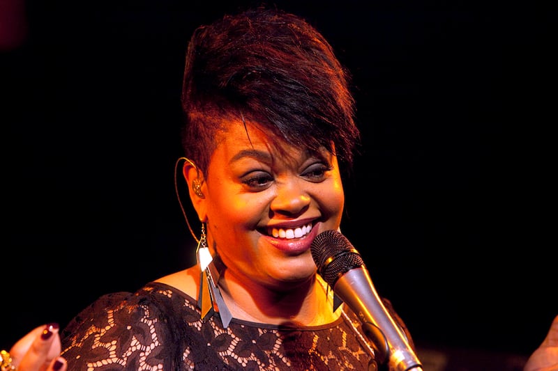 articles/2011/06/21/jill-scott-interview-new-album-common-s-white-house-gig-more/jill-scott-samuels_dxacds