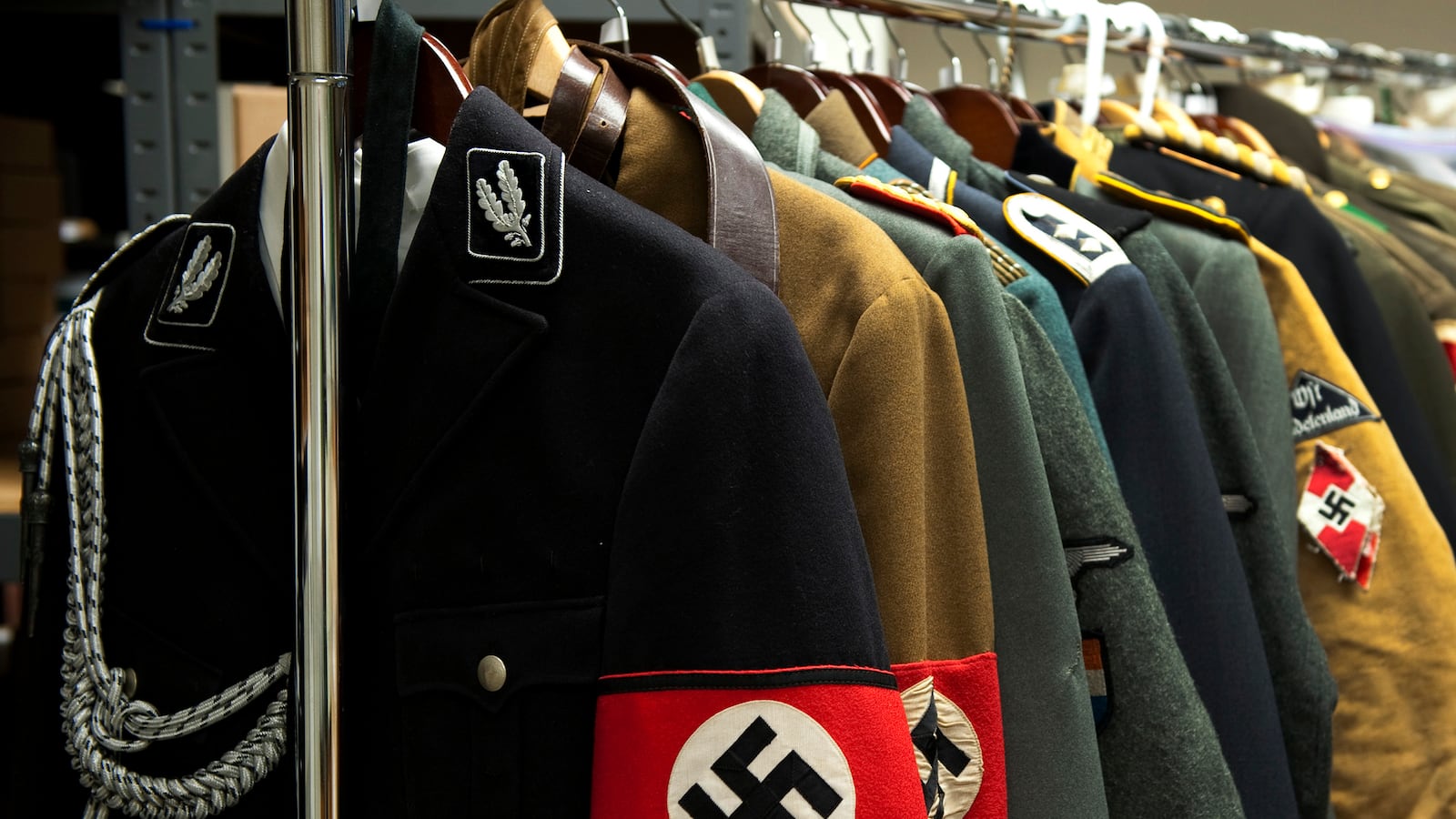 cheats/2015/09/21/91-year-old-charged-for-auschwitz-crimes/150921-nazi-allegations-cheat_zu6ld4