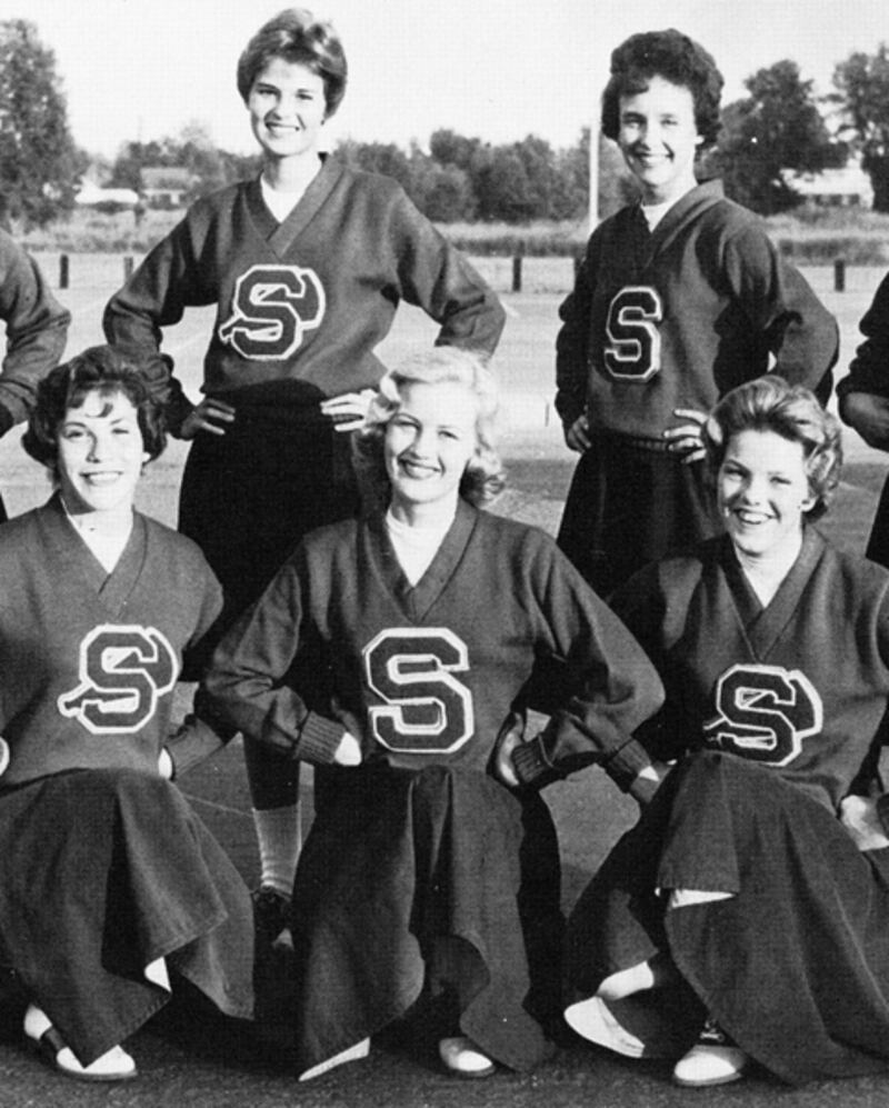 galleries/2011/09/05/celebrity-cheerleaders-photos/famous-cheerleaders-diane-sawyer_hjh0no