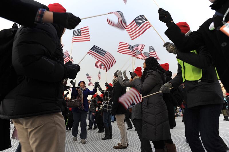 articles/2013/01/21/obama-s-unsung-army-of-backstage-volunteers-at-the-inaugural-balls/130121-inaugural-volunteers-ashburn-tease_syh6es