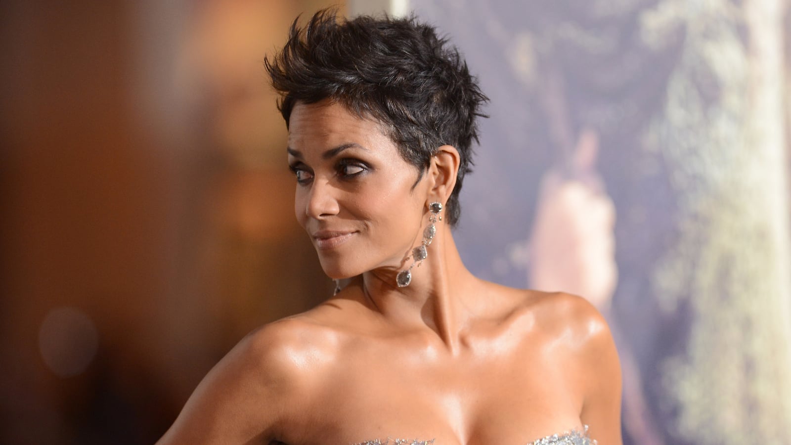 cheats/2013/04/05/halle-berry-pregnant/halle-berry-samuels-tease_lvfblc
