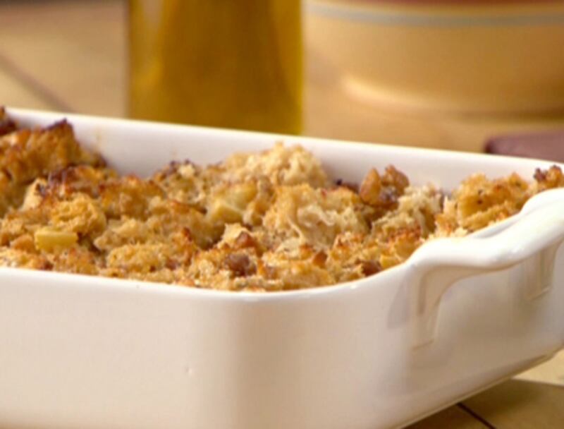 articles/2011/01/06/divine-apple-dishes/burrell-apples---sausage-apple-stuffing_efwyyw