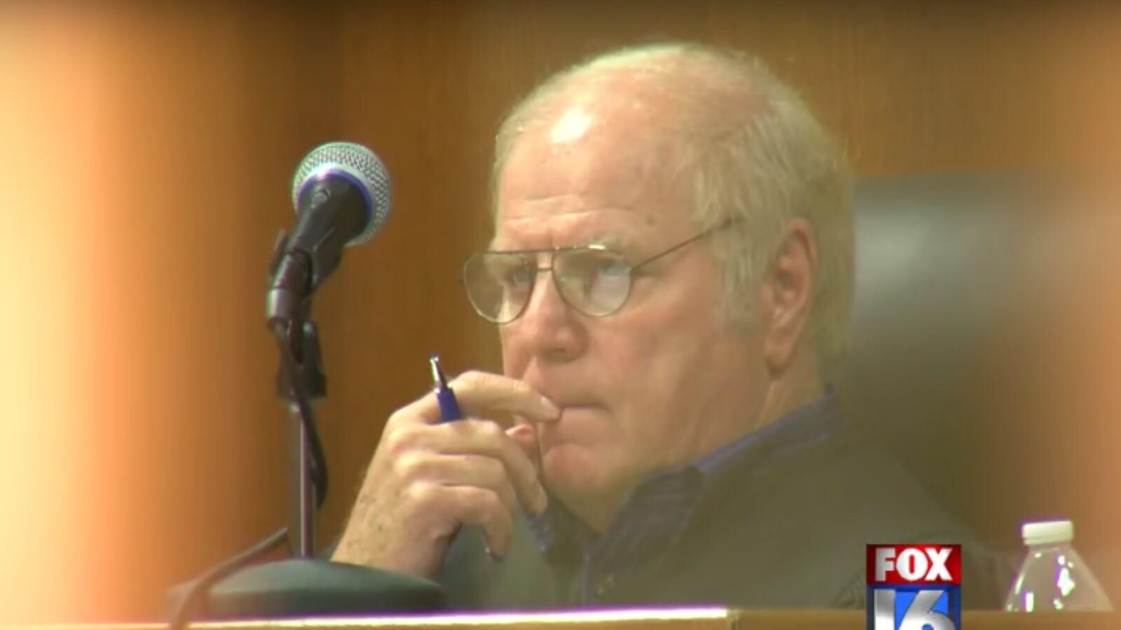 cheats/2016/06/06/ak-judge-investigated-for-sex-abuse/160606-arkansas-judge-cheat_xtxboq