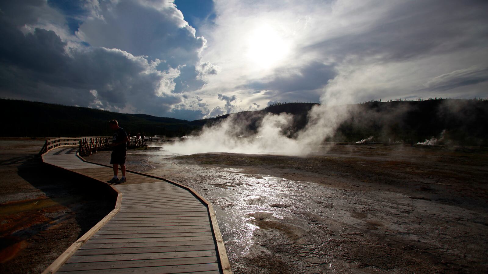 2011-06-28T120000Z_378313303_LM2E76S1FPQ01_RTRMADP_3_YELLOWSTONE_cvpytl