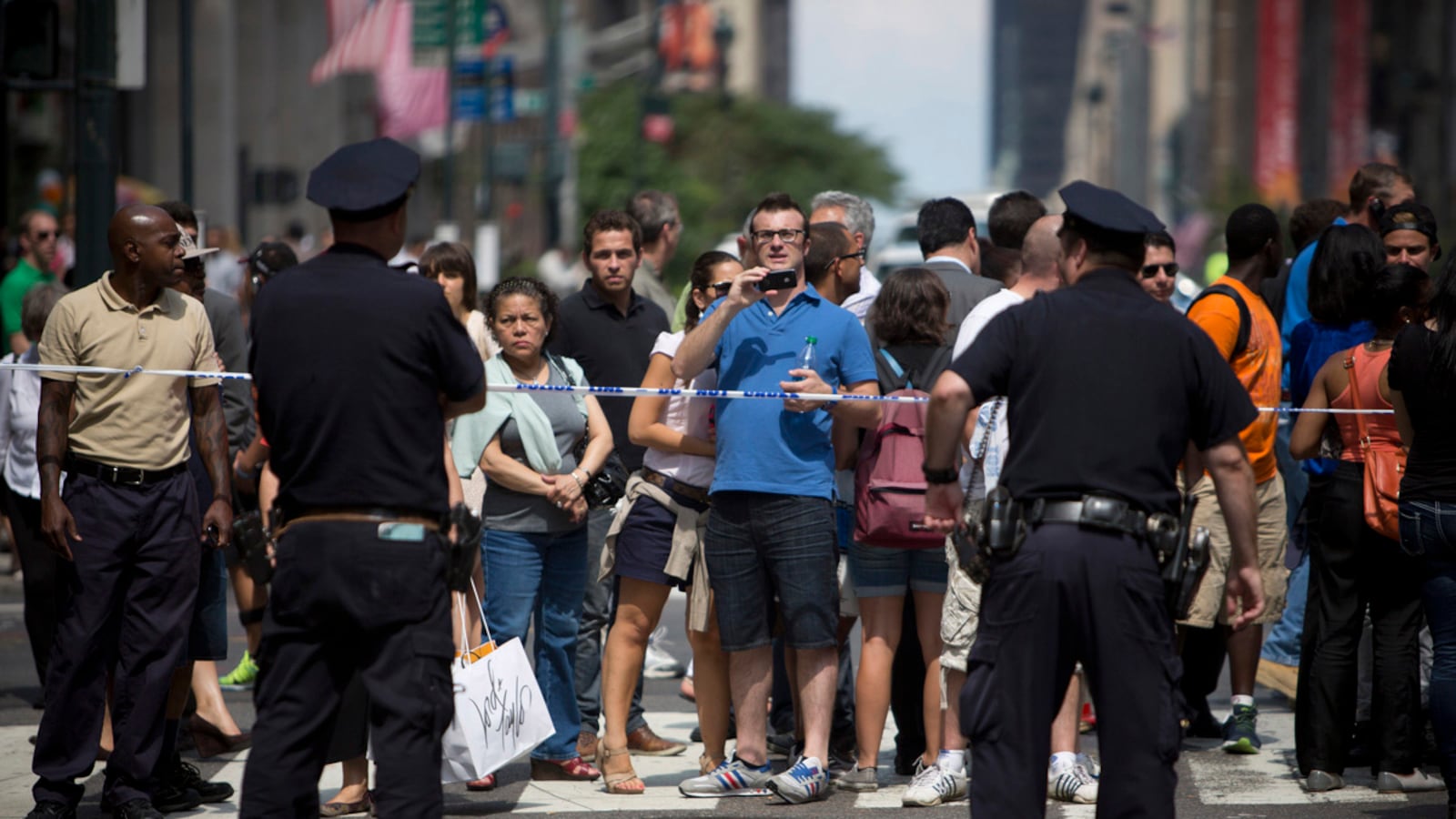 articles/2012/08/25/lisa-robles-tells-how-she-was-almost-shot-outside-the-empire-state-building/empire-state-building-shooting-daly_xuptvx