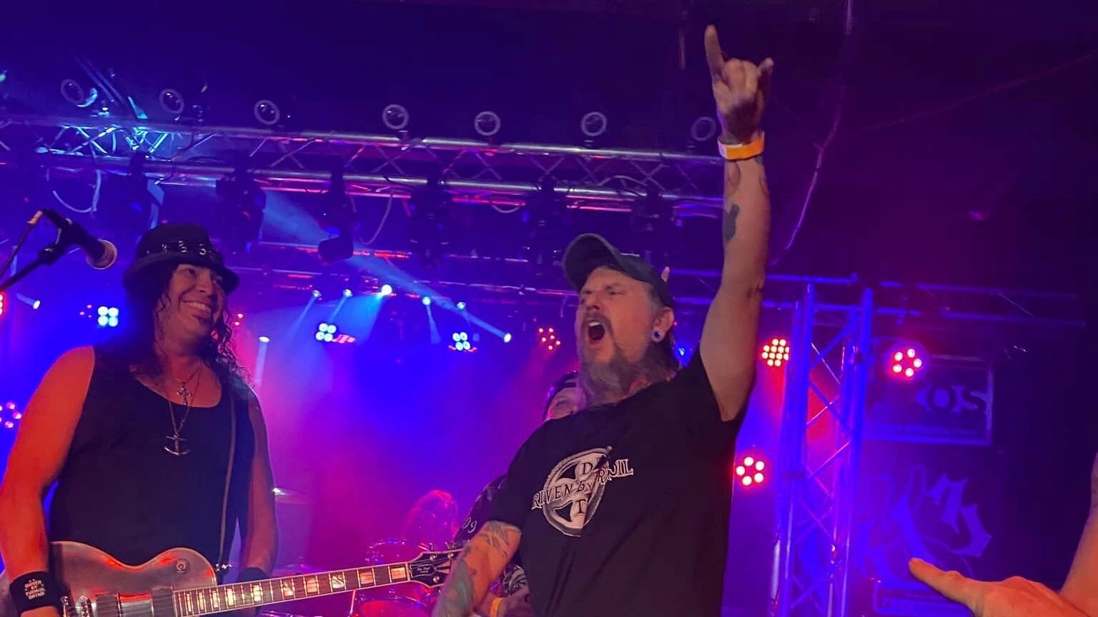 Dan_Ward_party_ktqzbd