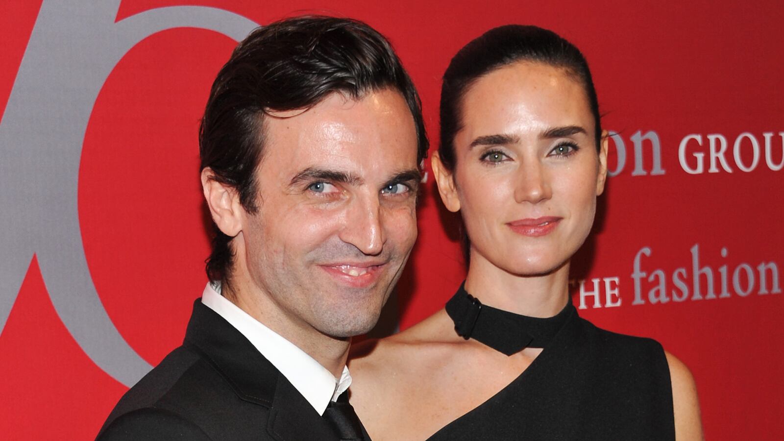 articles/2013/06/21/balenciaga-sues-nicolas-ghesqui-re-jake-gylenhaal-the-modelizer/130621-nicolas-ghesquiere-cheat_qev0tk