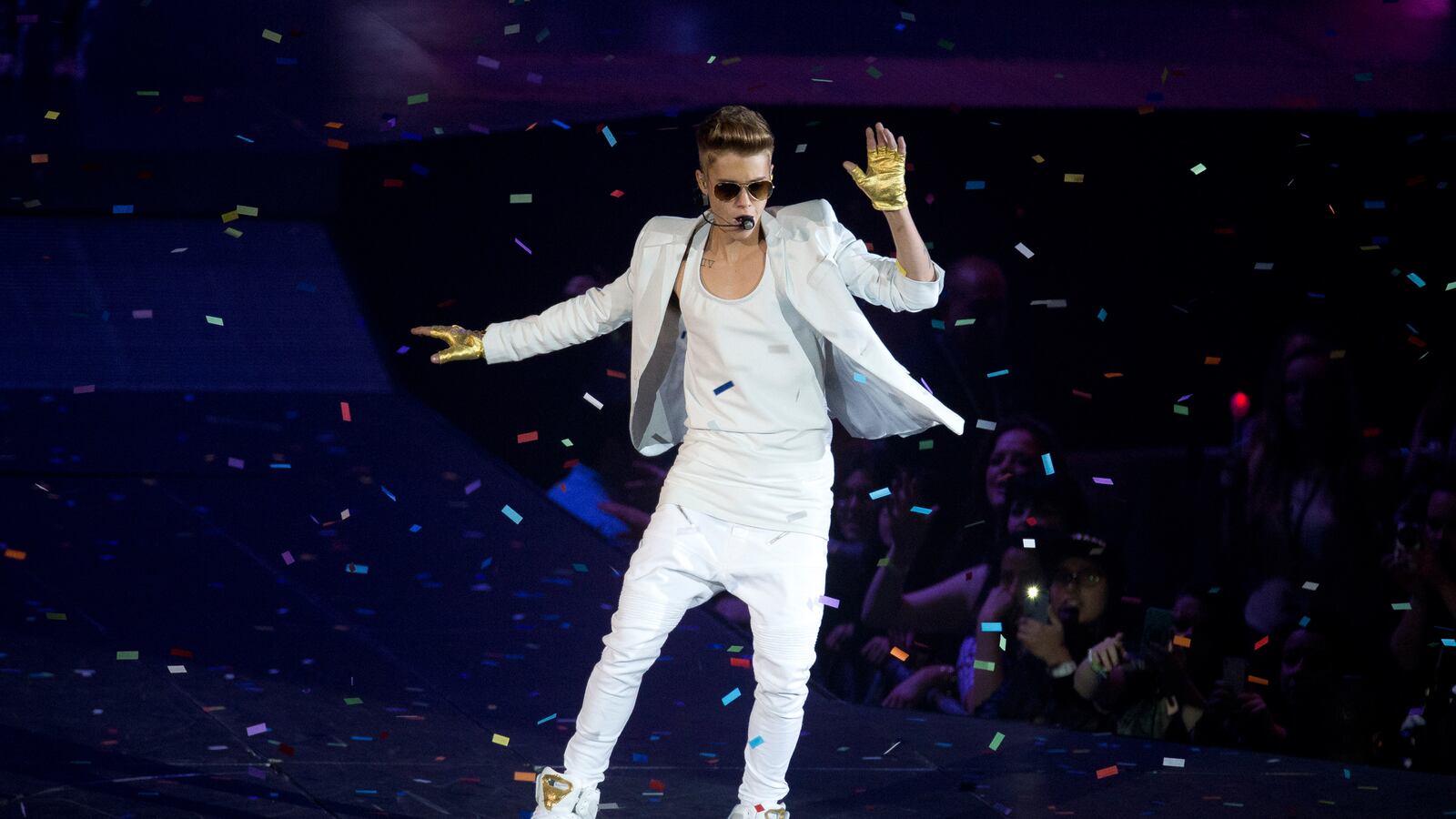 cheats/2013/03/29/friends-throw-rager-at-bieb-s-mansion/130329-bieber-rager-cheat_qrhqci