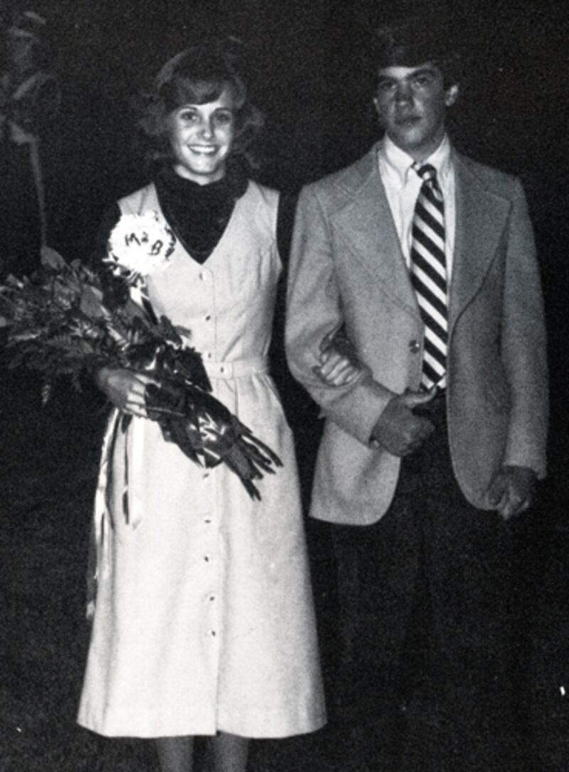 galleries/2012/04/17/michelle-obama-prom-photo-and-more-awkward-celebrity-prom-photos/celebrity-prom-photos-cox_qix2vx