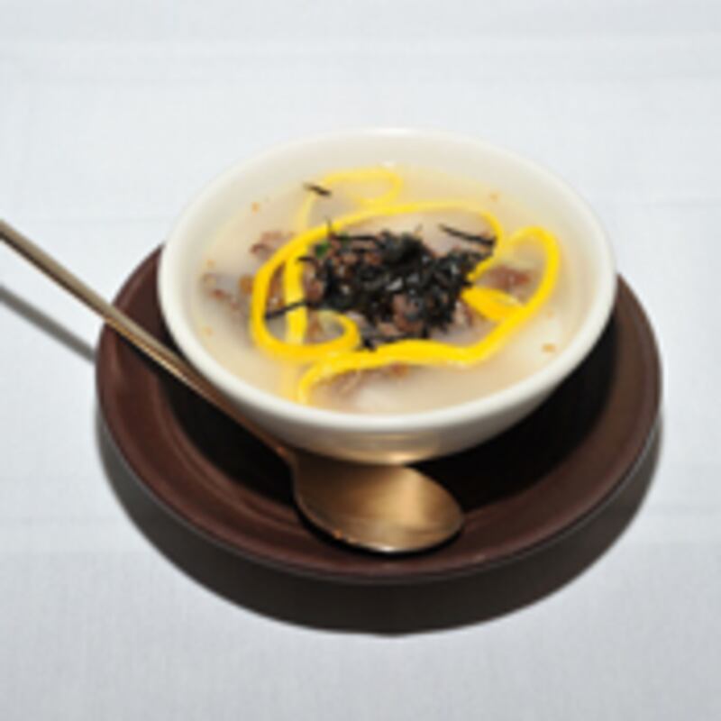 articles/2011/02/10/korean-new-year-recipes/choi-korean-new-year-menu---tteokguk_mhczlp
