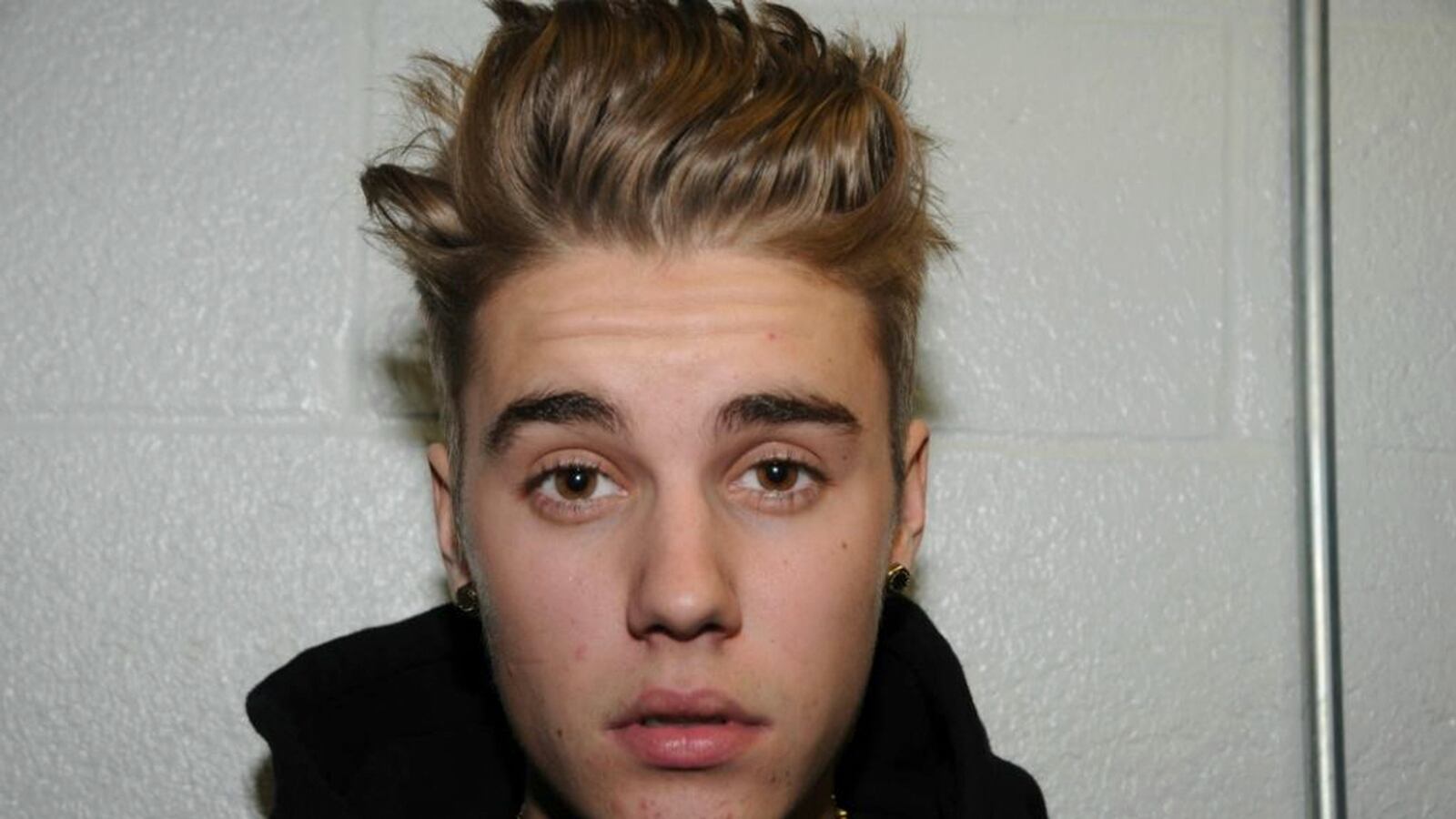 cheats/2016/05/27/bieber-skrillex-sued-for-sorry/160527-bieber-skrillex-lawsuit-cheat_r0yiab