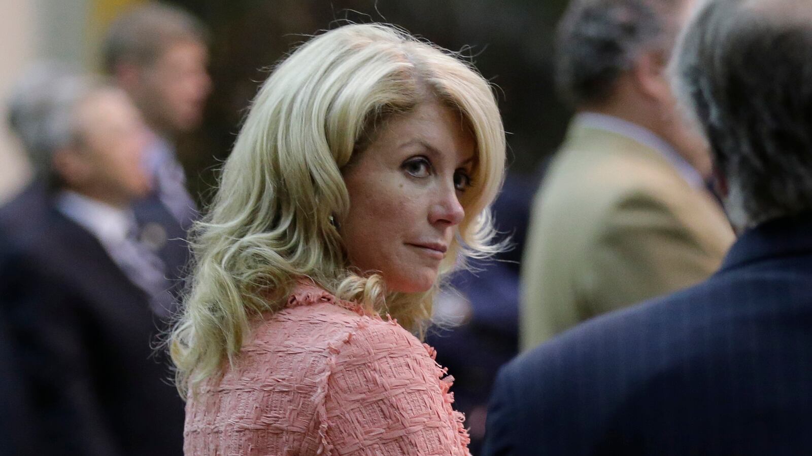 cheats/2013/08/15/wendy-davis-poses-in-vogue/130815-wendy-davis-vogue-cheat_ircz1n