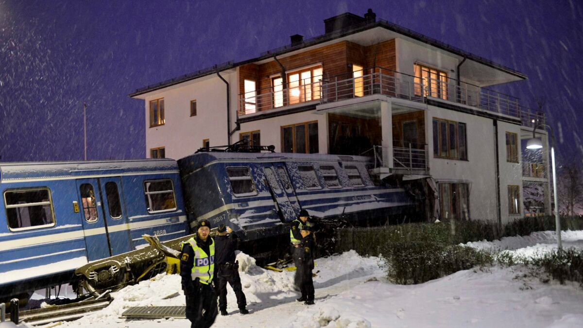 cheats/2013/01/15/swedish-woman-steals-train-crashes/130115-sweden-stolen-train-crash-cheat_swymq7