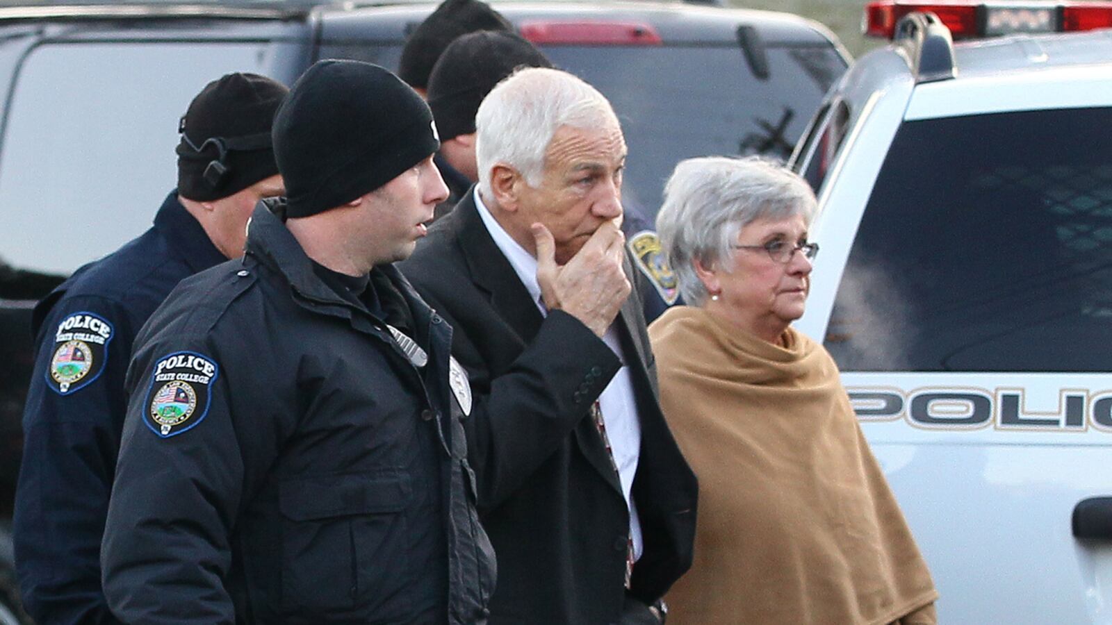 cheats/2011/12/13/sandusky-to-face-accusers/jerry-sandsuky-arrives-courthouse-hearing-cheat_pytofr
