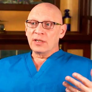 230530-fertility-doctor-hero_leer2d