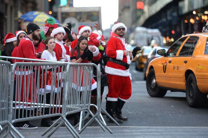 galleries/2014/12/13/new-york-santacon-2014-photos/141213-santacon-nyc-05_dxuabq