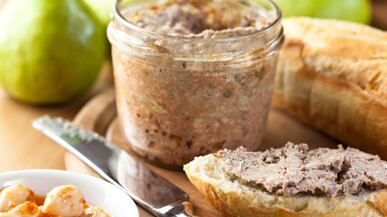 articles/2011/01/05/chicken-liver-pt-a-life-long-obsession-and-recipe/hannon-pate_150911_xc57yj