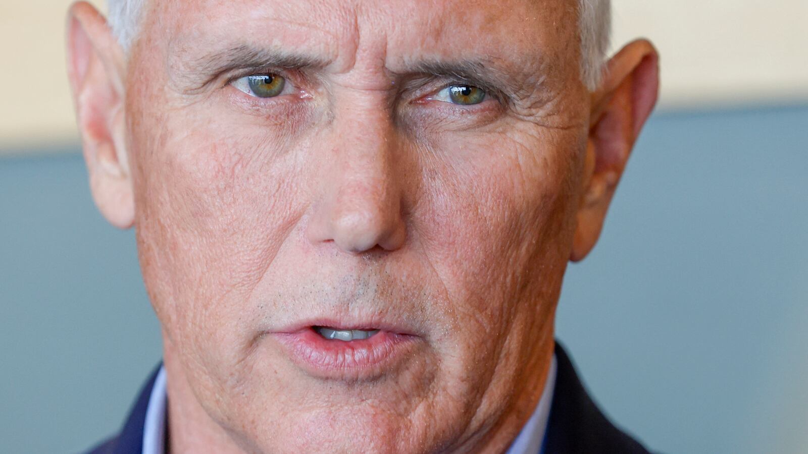 2023-06-08T190648Z_2132410654_RC27F1A7B2LE_RTRMADP_3_USA-ELECTION-PENCE_darrcl