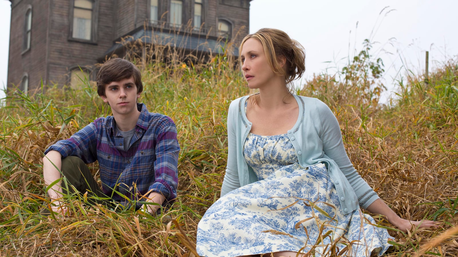 articles/2013/03/18/bates-motel-freddie-highmore-talks-sex-incest-and-young-norman-bates/130313-Klassen-Bates-Motel-tease_kea6d4