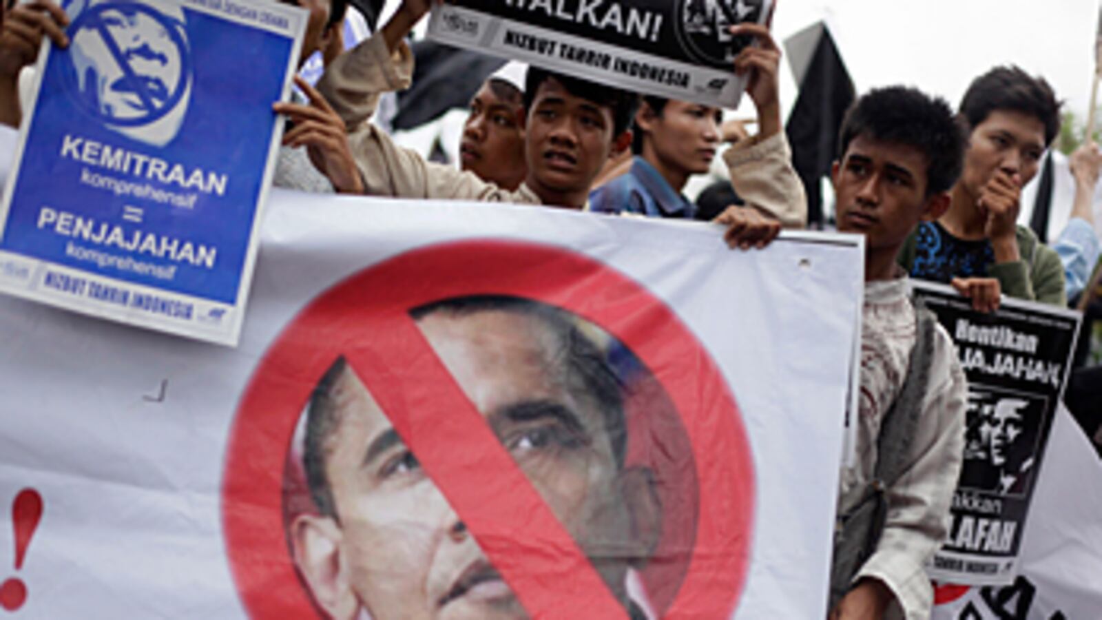 cheats/2010/11/08/indonesians-protest-obama-visit/indonesia-protests-obama_ixjvg6
