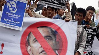 cheats/2010/11/08/indonesians-protest-obama-visit/indonesia-protests-obama_ixjvg6