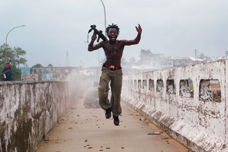 articles/2011/04/21/hetherington-and-hondros-last-stand-saw-heavy-shelling-no-nato-support/chris-hondros---liberia_dvfpx5