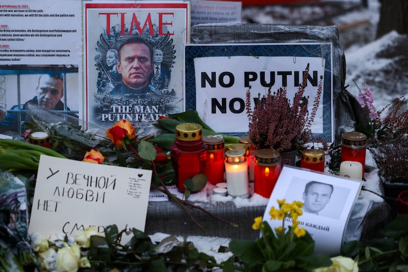 Tributes to late Kremlin critic Alexei Navalny are left outside the Russian Embassy, on the second anniversary of his death and after a joint statement from Britain, Sweden, France, Germany and The Netherlands that he was killed with Epibatidine, a toxin found in poison dart frogs in South America, in Berlin, Germany, February 16, 2026. REUTERS/Christian Mang