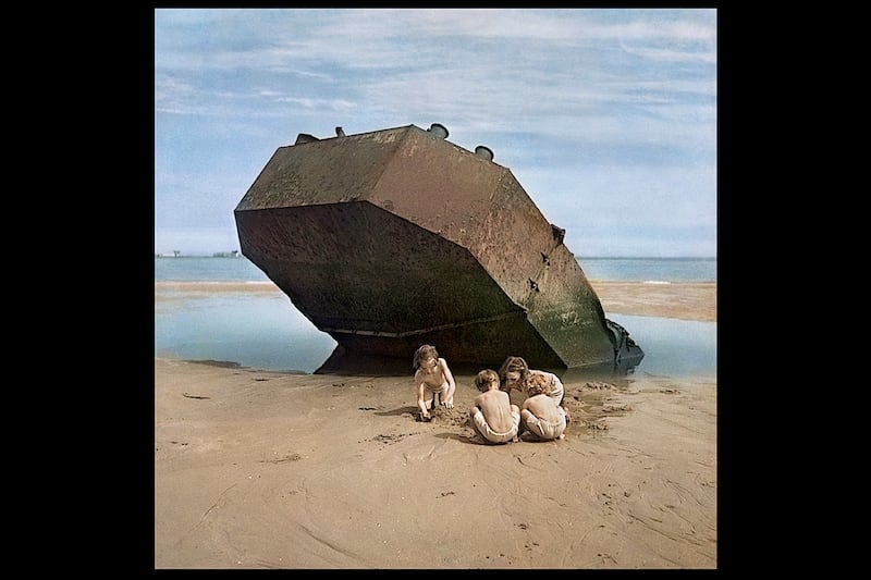 articles/2013/03/14/omaha-beach-by-chim-at-the-icp-is-the-daily-pic-by-blake-gopnik/chim-daily-pic_ueechc