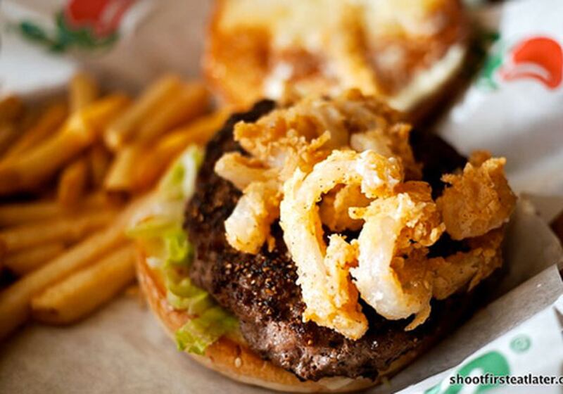 galleries/2010/06/17/40-unhealthiest-burgers/deadliest-burgers---chilis-ground-peppercorn-burger-w-bleu-cheese_pe20an