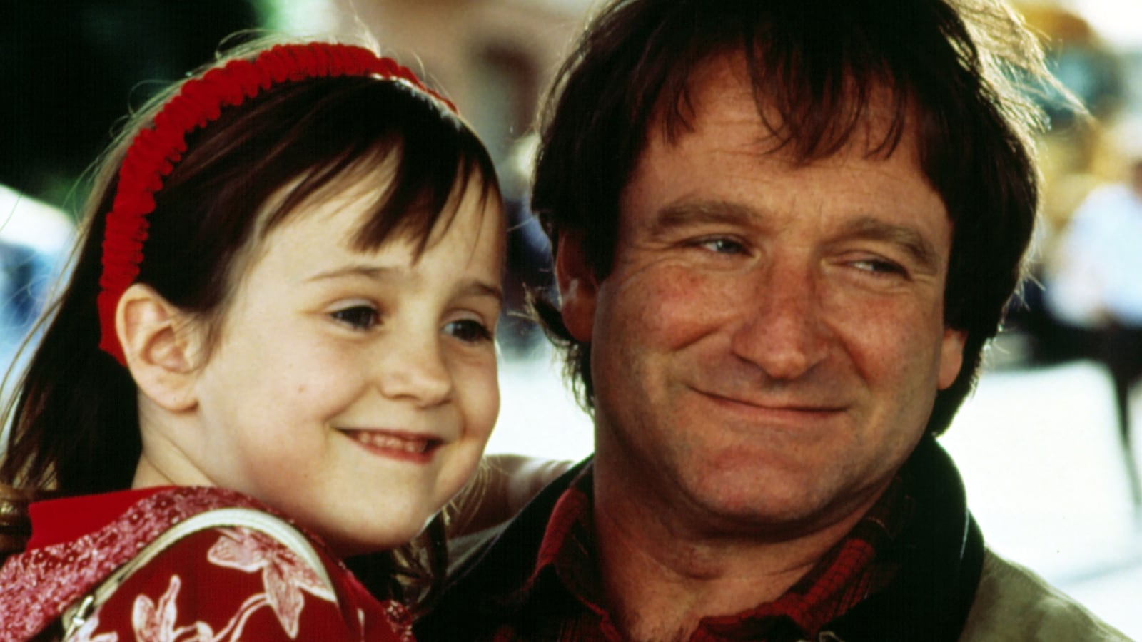 A close up shot of Mara Wilson being held by Robin Williams in ‘Mrs. Doubtfire’