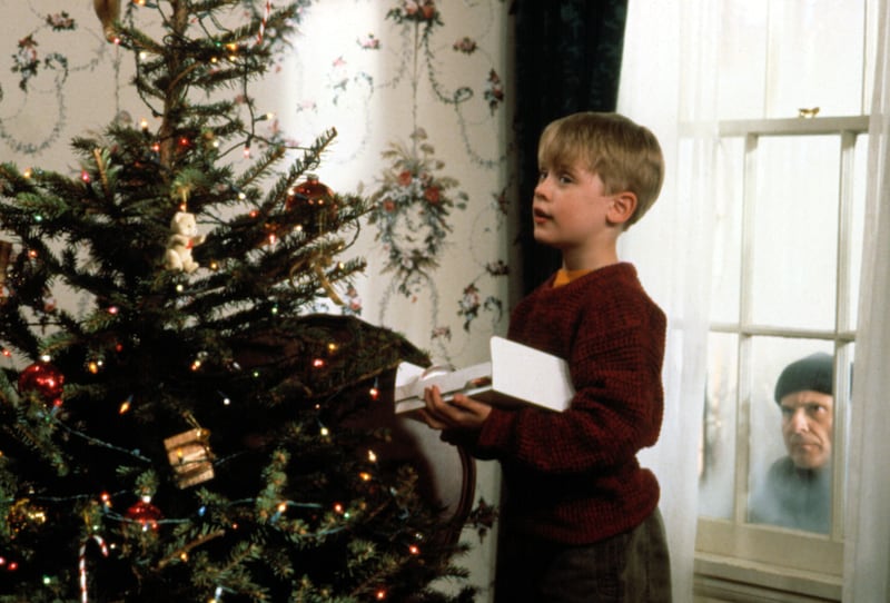 Macaulay Culkin, and Joe Pesci in scene from Home Alone.