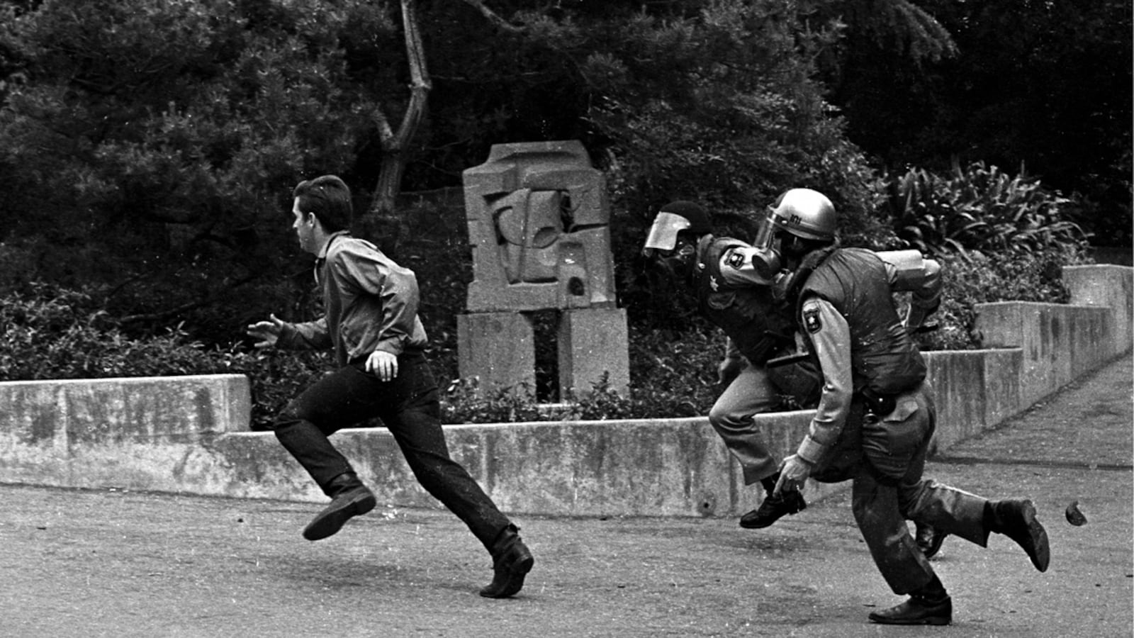 articles/2012/08/23/the-fbi-s-harassment-and-spying-on-1960s-students-revealed-in-subversives-by-seth-rosenfeld/subversives-reagan-kazin_axwqzx