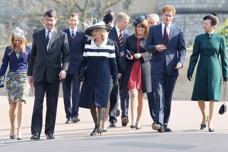 articles/2012/03/30/what-s-up-with-hat-beatrice-s-bizarre-headgear-redux-at-her-grandmother-s-memorial/royal-crew_znxxk7