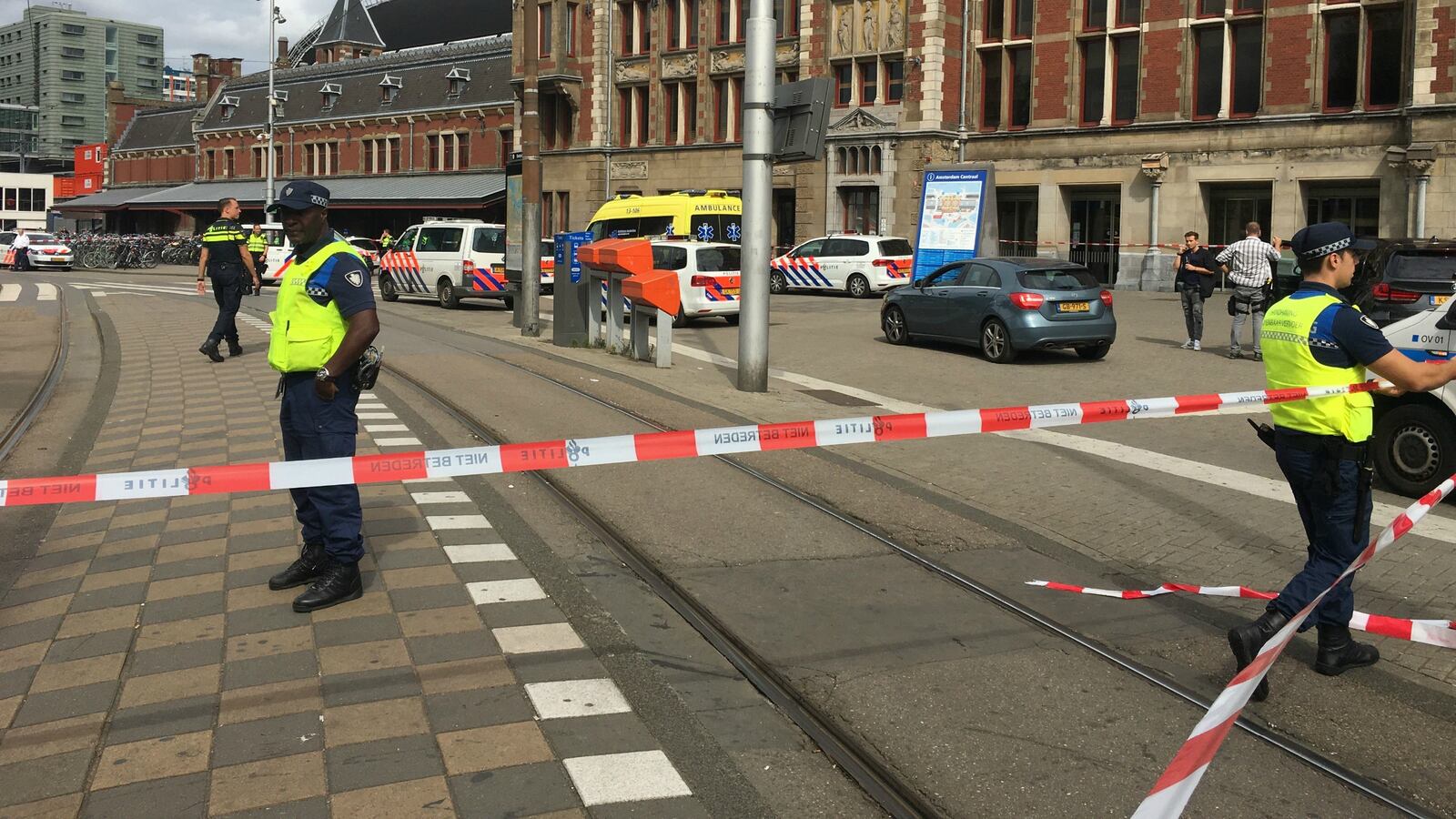 180901-amsterdam-attack-american-tourists-cheat_dvcvfx